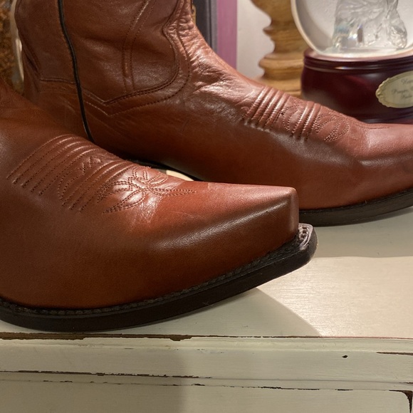 Dan Post boots in like new condition. Mens 8 or womens 10.  Very soft leather. - Picture 3 of 8